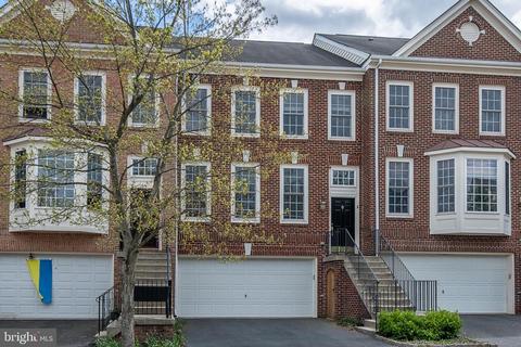 42697 Latrobe St, Chantilly, VA 20152