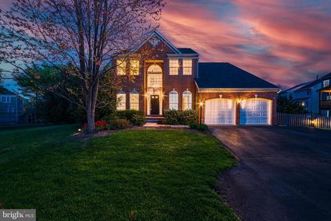 20590 Coppersmith Dr, Ashburn, VA 20147