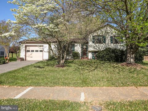 207 Birch St NE, Leesburg, VA 20176