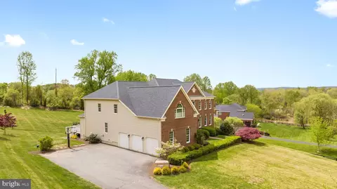 15081 Barlow Dr, Waterford, VA 20197