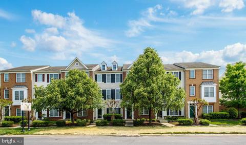 42894 Conrad Ter, Chantilly, VA 20152