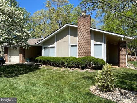 225 W Meadowland Ln W, Sterling, VA 20164
