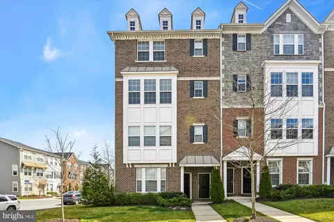 44052 Peirosa Ter, Chantilly, VA 20152