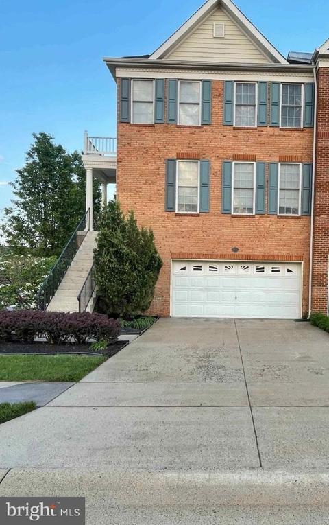 25937 Kirkwood Sq, Chantilly, VA 20152