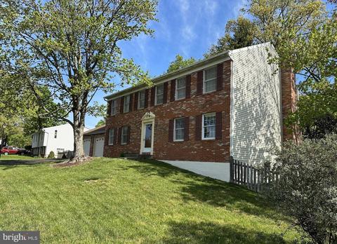 109 Forest Ridge Dr, Sterling, VA 20164