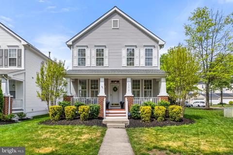 43612 Plum St, Chantilly, VA 20152