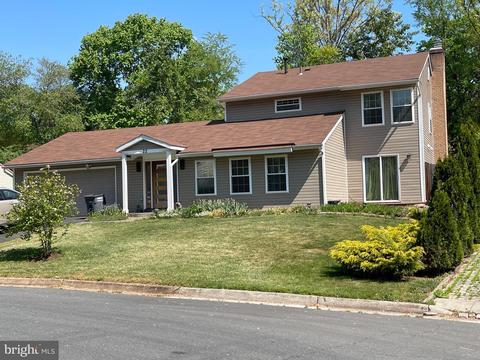 22 Running Brook Ln, Sterling, VA 20164