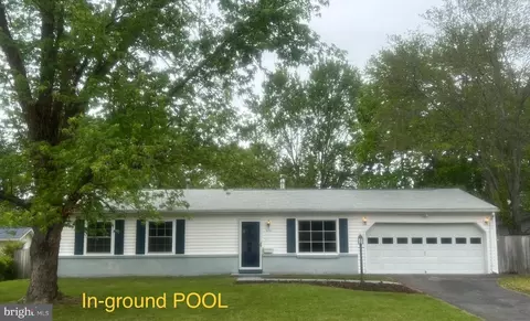 620 W Beech Rd, Sterling, VA 20164