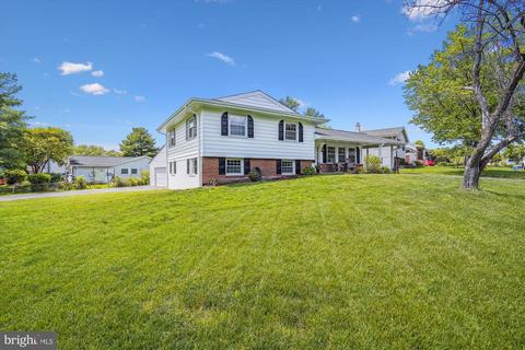 804 E Roanoke Rd, Sterling, VA 20164