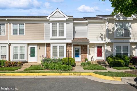 77 Sudbury Sq, Sterling, VA 20164