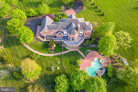22697 Hillside Cir, Leesburg, VA 20175