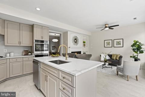 42487 Regal Wood Dr, Brambleton, VA 20148