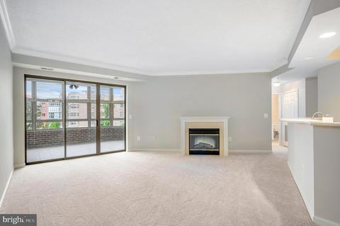 19370 Magnolia Grove Sq #205, Leesburg, VA 20176