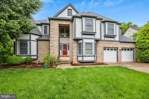 77 Rutherford Cir, Sterling, VA 20165