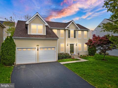 17621 Tedler Cir, Round Hill, VA 20141