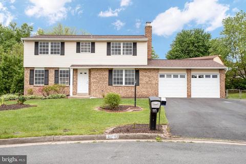 126 N Ithaca Ct, Sterling, VA 20164