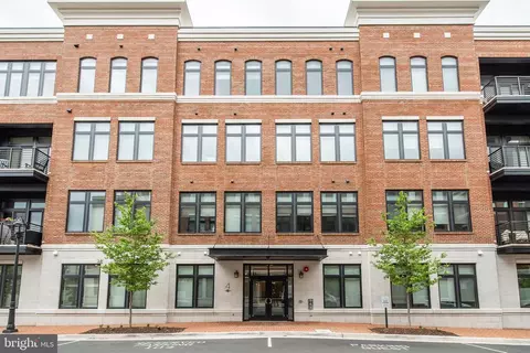 4 Stationmaster St SE #303, Leesburg, VA 20175