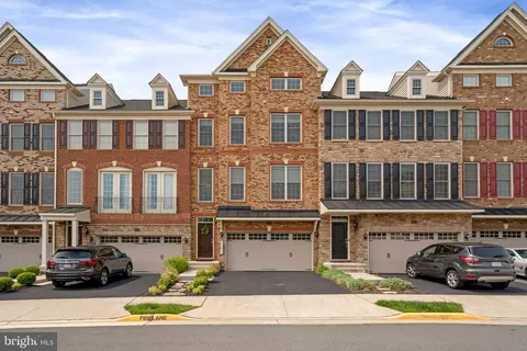 25033 Cambridge Hill Ter, Chantilly, VA 20152