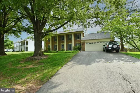 111 Hamilton Rd, Sterling, VA 20165