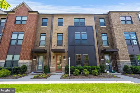 44732 Roosevelt Sq, Ashburn, VA 20147