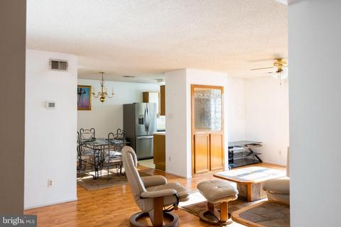 1101 Huntmaster Ter NE #201, Leesburg, VA 20176