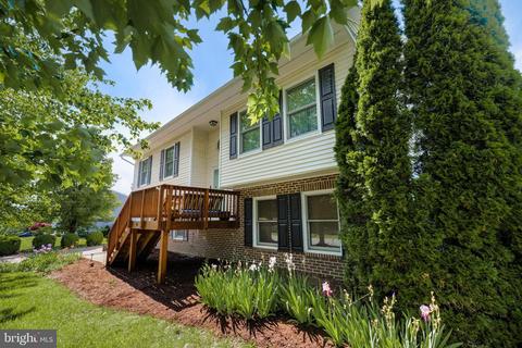 16 S Church St, Lovettsville, VA 20180