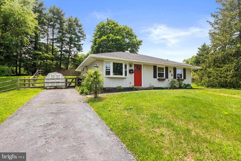 208 Belmont Dr SW, Leesburg, VA 20175