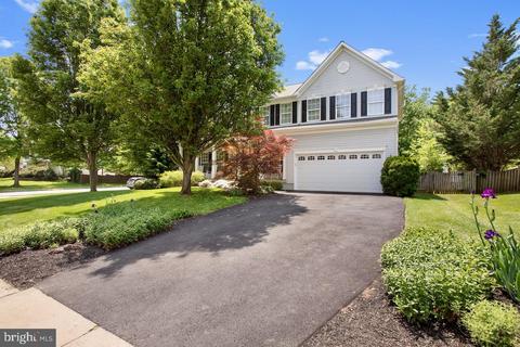 302 Lake View Way NW, Leesburg, VA 20176