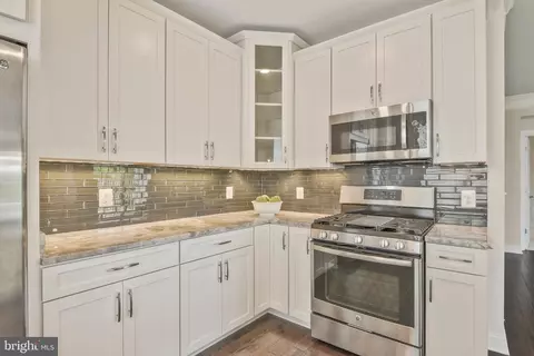 44605 York Crest Ter #201, Ashburn, VA 20147