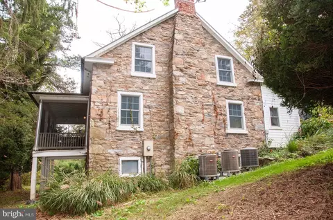 36995 Gaver Mill Rd, Hillsboro, VA 20132