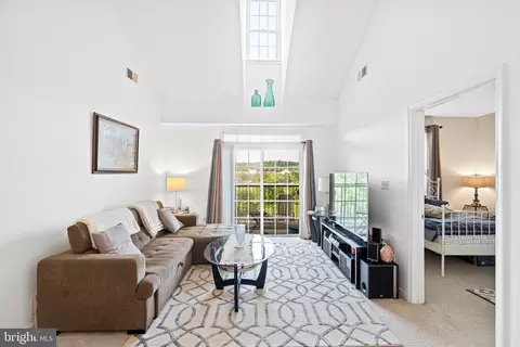 21216 Mcfadden Sq #408, Sterling, VA 20165