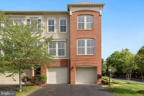 42494 Regal Wood Dr, Brambleton, VA 20148