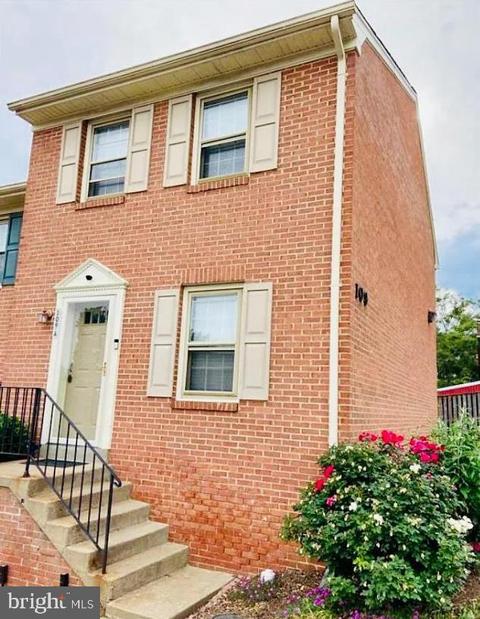 109 Davis Ave SW # a, Leesburg, VA 20175