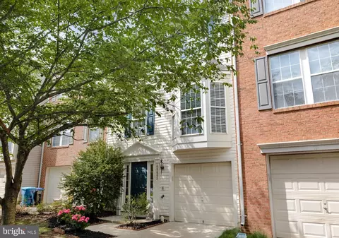 43002 Center St, Chantilly, VA 20152