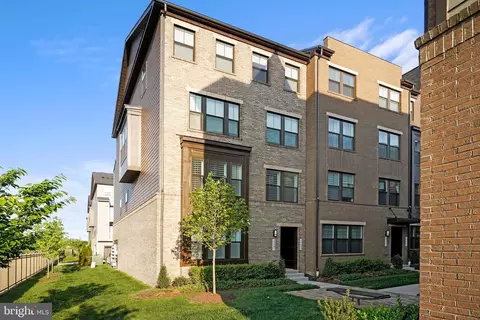 20647 River Liffey Ter, Sterling, VA 20166