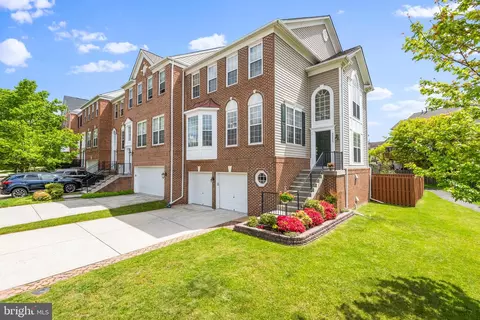 45775 Mountain Pine Sq, Sterling, VA 20166
