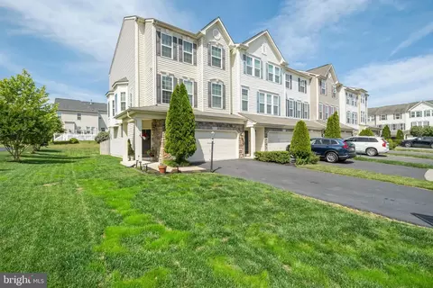 42431 Angela Faye Sq, Ashburn, VA 20148