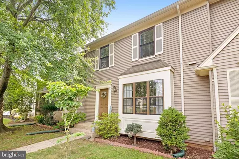5 Vandercastel Rd, Sterling, VA 20165