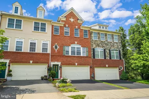 20390 Center Brook Sq, Sterling, VA 20165