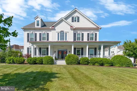 43801 Paramount Pl, Chantilly, VA 20152