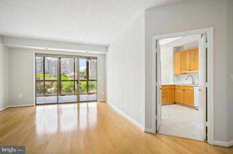 19370 Magnolia Grove Sq #308, Leesburg, VA 20176