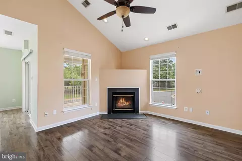 25300 Lake Mist Sq #200, Chantilly, VA 20152