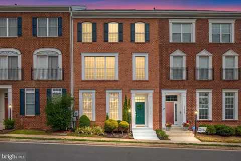 13606 Village Green Dr, Leesburg, VA 20176