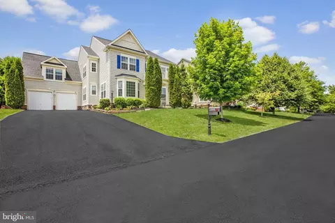22843 Angelique Dr, Brambleton, VA 20148