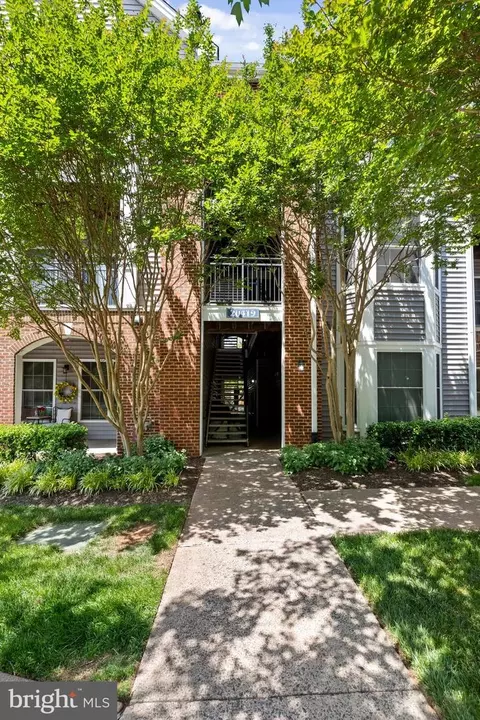 20419 Riverbend Sq #103, Sterling, VA 20165