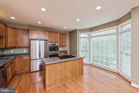 25840 Commons Sq, Chantilly, VA 20152 photo 6
