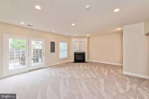 25840 Commons Sq, Chantilly, VA 20152 photo 23