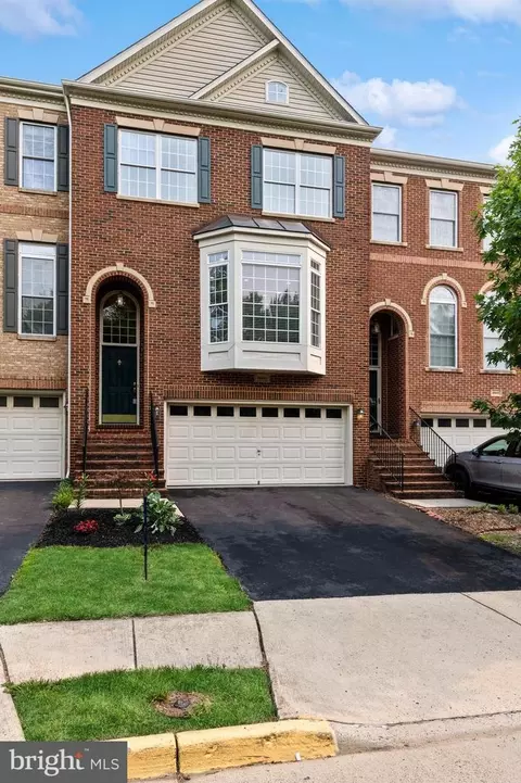 25840 Commons Sq, Chantilly, VA 20152