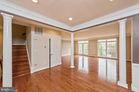 25840 Commons Sq, Chantilly, VA 20152 photo 10