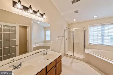 25840 Commons Sq, Chantilly, VA 20152 photo 18